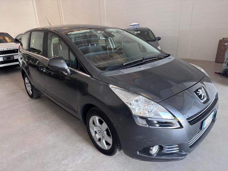 Usata Peugeot 5008 119 CV (87 kW) 2010 Grigio Monovolume