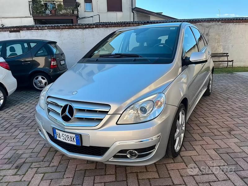 Usata Mercedes B150 95 CV (69 kW) 2008 Grigio Monovolume