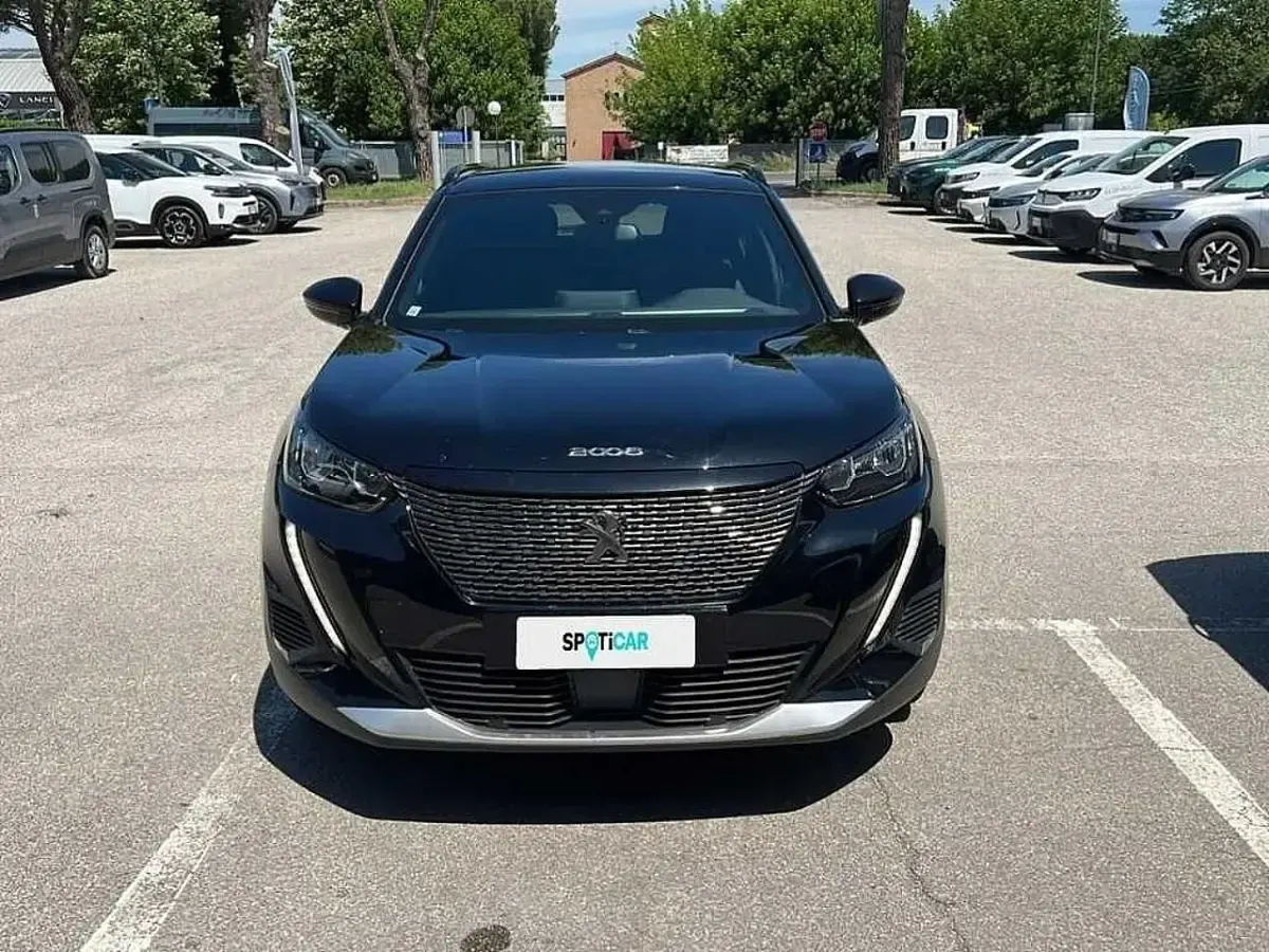 Usata Peugeot 2008 Allure 101 CV (74 kW) 2023 Nero SUV