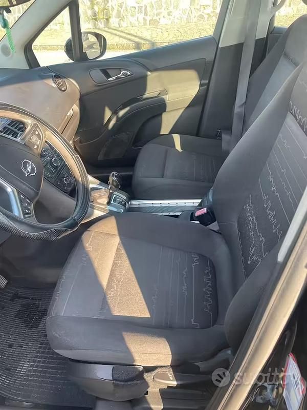 Usata Opel Meriva 95 CV (69 kW) 2011 Nero Monovolume