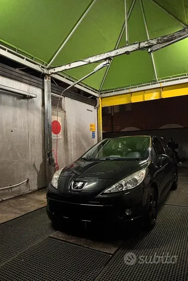 Usata Peugeot 207 75 CV (55 kW) 2013 Nero Utilitaria
