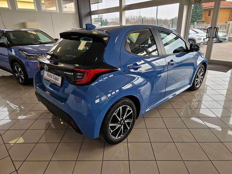Usata Toyota Yaris Hybrid Trend 92 CV (67 kW) 2022 Urban blu Berlina