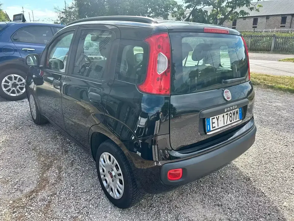 Usata Fiat Panda Lounge 69 CV (50 kW) 2015 Nero Utilitaria