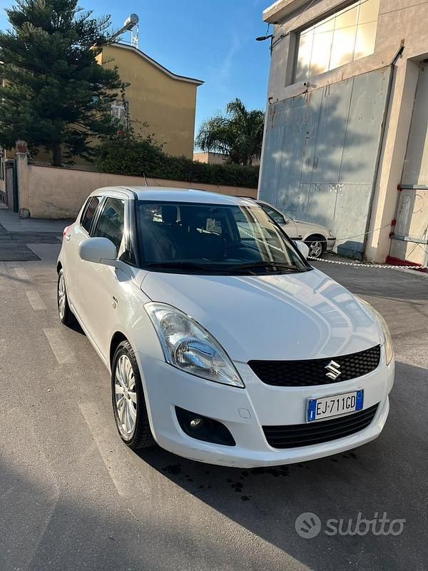 Usata Suzuki Swift 75 CV (55 kW) 2011 Bianco Utilitaria
