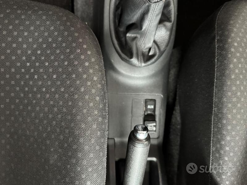 Usata Toyota Yaris Sol 69 CV (50 kW) 2011 Nero Utilitaria