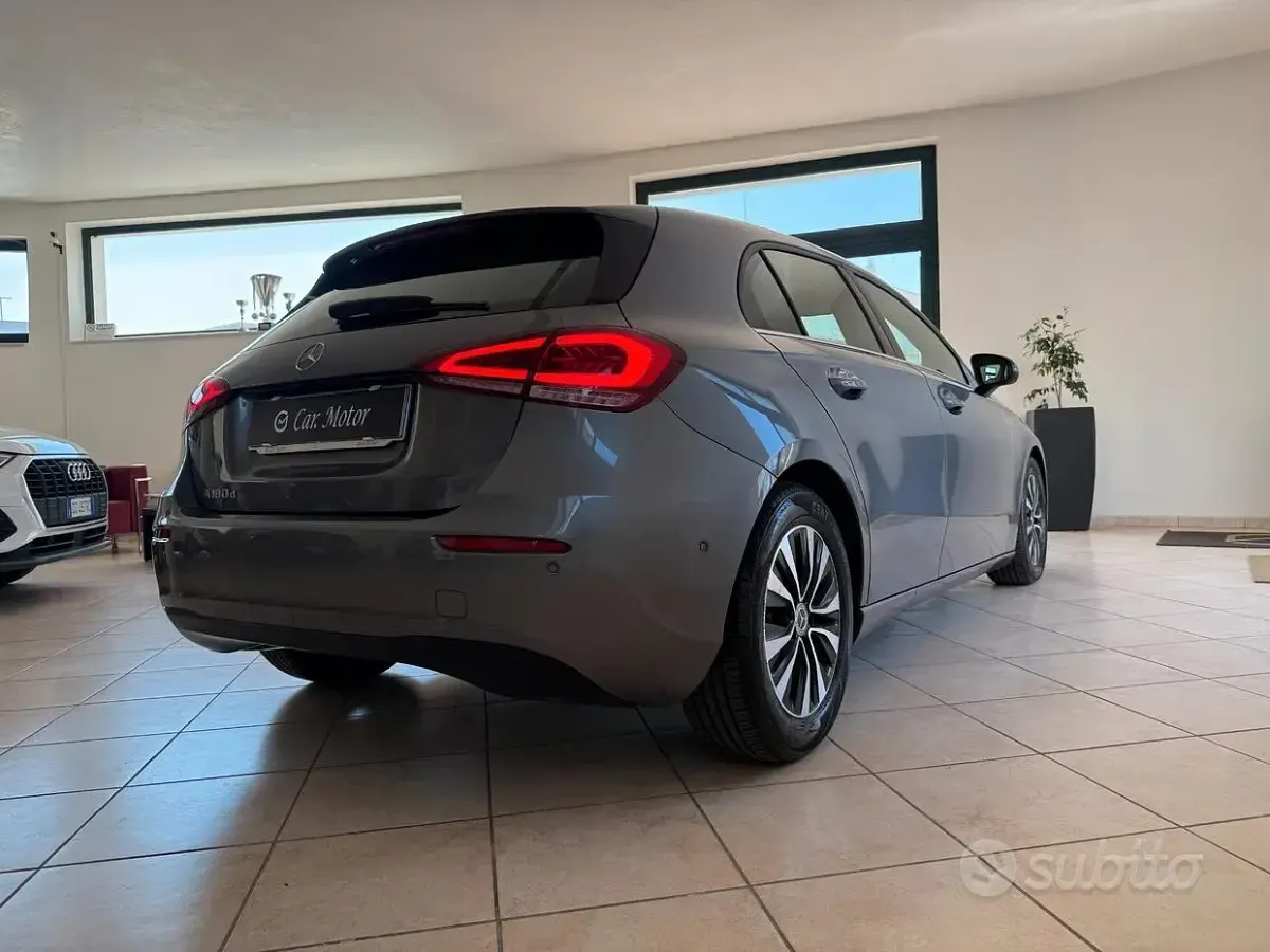 Usata Mercedes A180 Business 116 CV (85 kW) 2021 Grigio Berlina