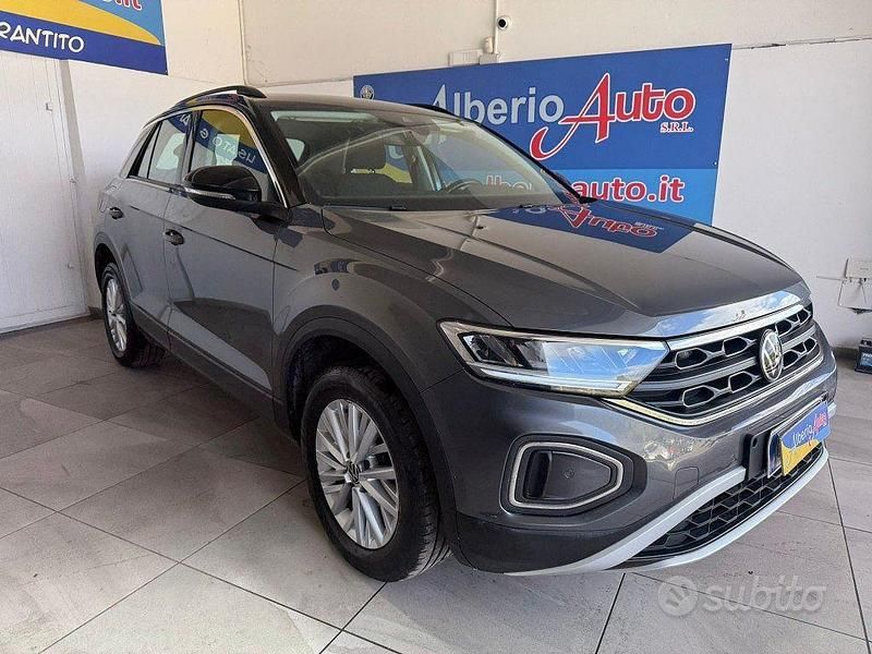 Usata VW T-Roc R-line 150 CV (110 kW) 2023 Grigio scuro SUV