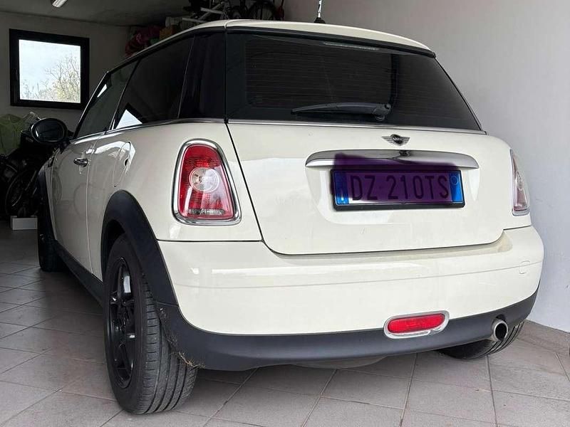 Begagnad Mini ONE 75 HK (55 kW) 2010 Halvkombi