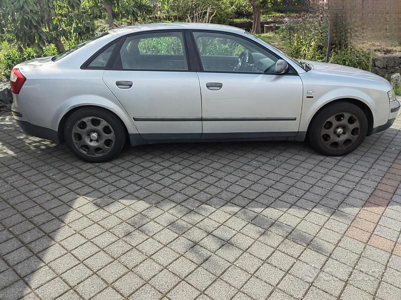 Usata Audi A4 131 CV (96 kW) 2003 Grigio Berlina
