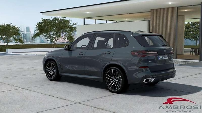 Nuova BMW X5 Comfort Edition 530 CV (389 kW) 2025 Dravit grey metallizzato SUV