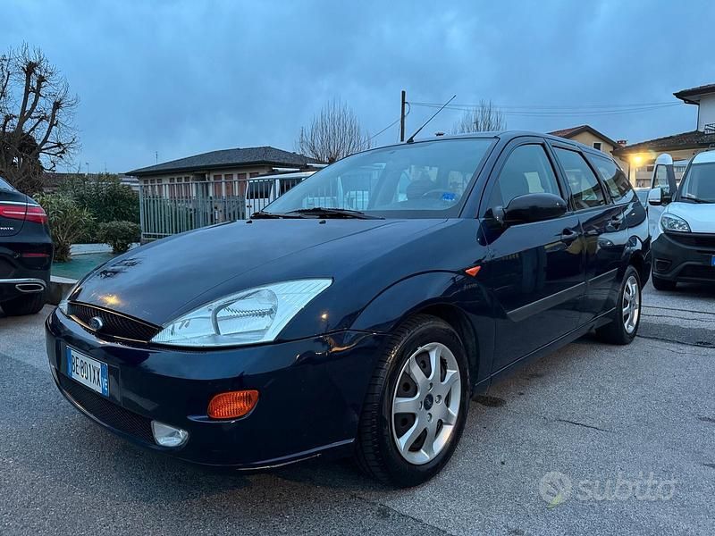 Usata Ford Focus Trend 89 CV (65 kW) 1999 Blu Station wagon