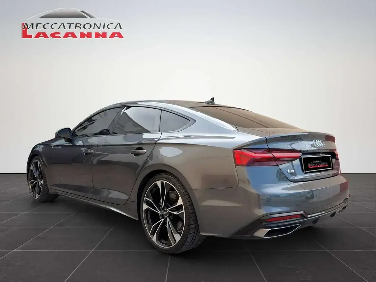 Usado Audi A5 Sportback S-Line 204 HP (150 kW) 2023 Cinzento Citadino