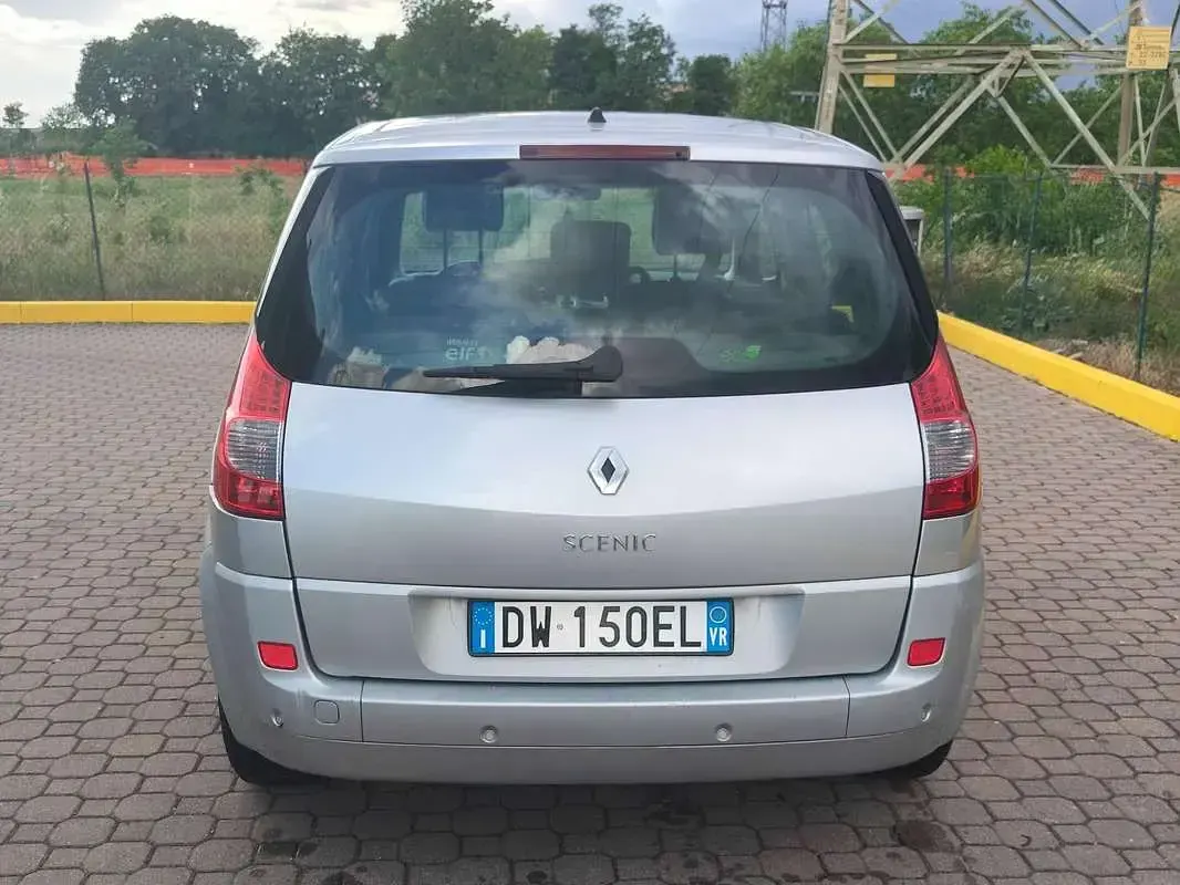 Usata Renault Scenic E-Tech 106 CV (77 kW) 2009 Argento Monovolume