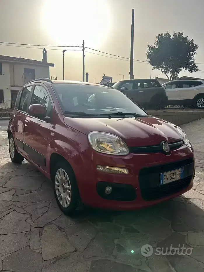 Usata Fiat Panda Lounge 69 CV (50 kW) 2014 Rosso Utilitaria