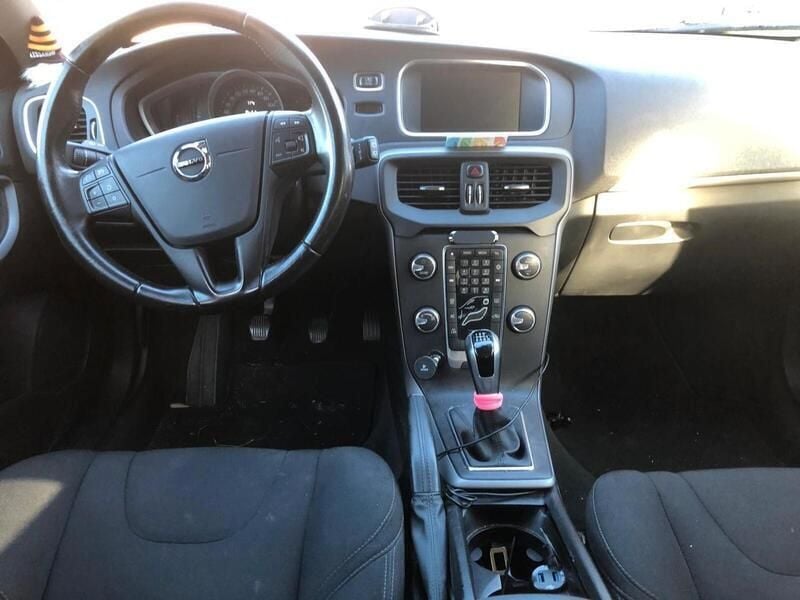 Grigio Usata 2017 Volvo V40 Momentum Station wagon | 7300 € (Ottimo prezzo) - Immagine 1/4