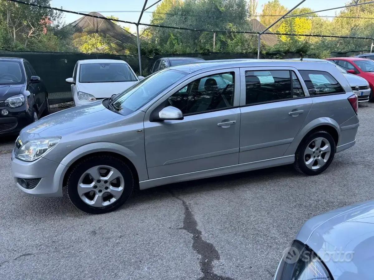 Usata Opel Astra Cosmo 125 CV (91 kW) 2009 Grigio Station wagon