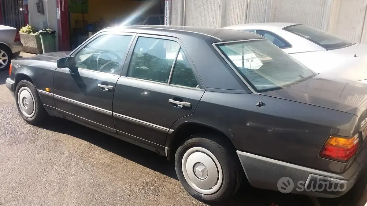 Usata Mercedes 190 105 CV (77 kW) 1988 Grigio Berlina