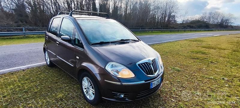 Usata Lancia Musa 95 CV (69 kW) 2009 Marrone Monovolume