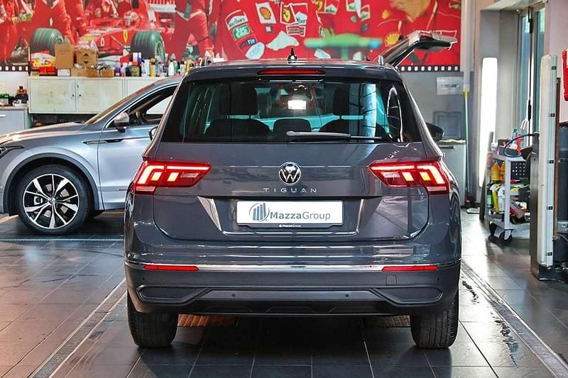 Usado VW Tiguan Life 150 CV (110 kW) 2023 Gris SUV