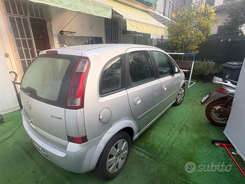 Usata Opel Meriva Cosmo 101 CV (74 kW) 2003 Grigio Monovolume