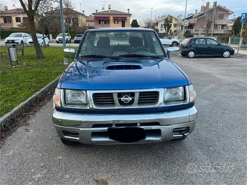 Blu Usata 2002 Nissan Navara Pick-up | 6800 € (Super prezzo) - Immagine 1/4