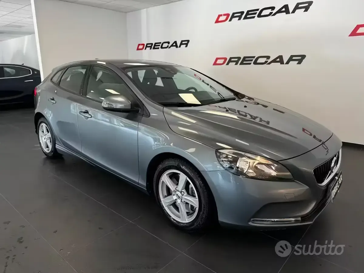 Usata Volvo V40 120 CV (88 kW) 2016 Grigio Berlina