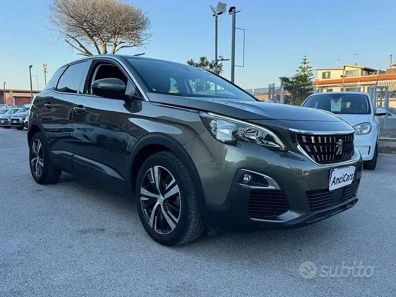 Usata Peugeot 3008 Business-Line 131 CV (96 kW) 2018 Verde SUV