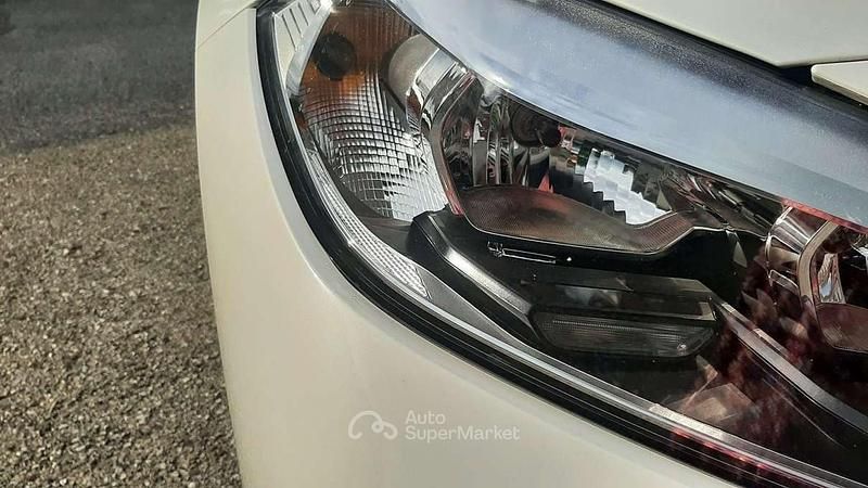 Usata BMW 116 Advantage 116 CV (85 kW) 2021 Bianco perlato Utilitaria