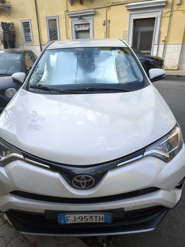 Usata 2017 Toyota RAV4 Business Edition SUV | 16.000 € (Buon prezzo) - Immagine 1/4