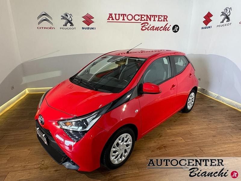 Usata Toyota Aygo Cool 72 CV (52 kW) 2020 Rosso Utilitaria