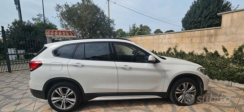 Usata BMW X1 Efficient Dynamics 190 CV (139 kW) 2020 Bianco SUV