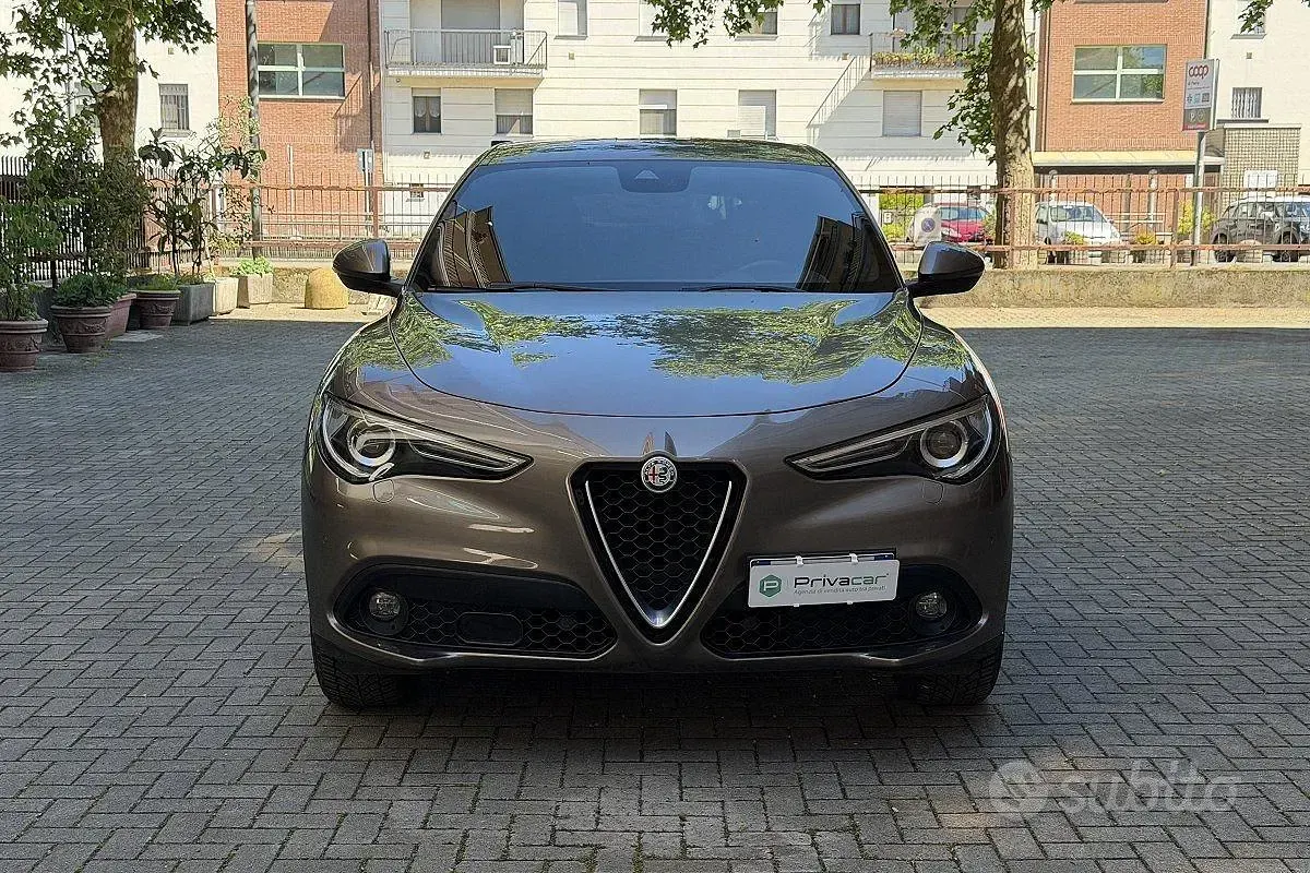 Usata Alfa Romeo Stelvio Executive 210 CV (154 kW) 2018 Marrone SUV