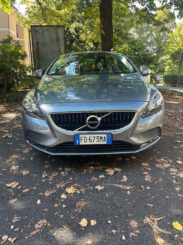 Usata 2016 Volvo V40 Station wagon | 12.600 € - Immagine 1/4