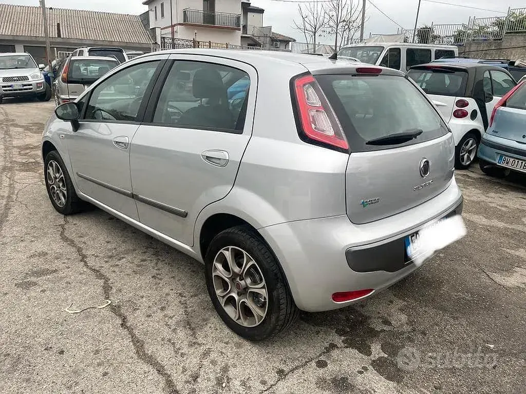 Usata Fiat Grande Punto Active 69 CV (50 kW) 2010 Grigio Utilitaria