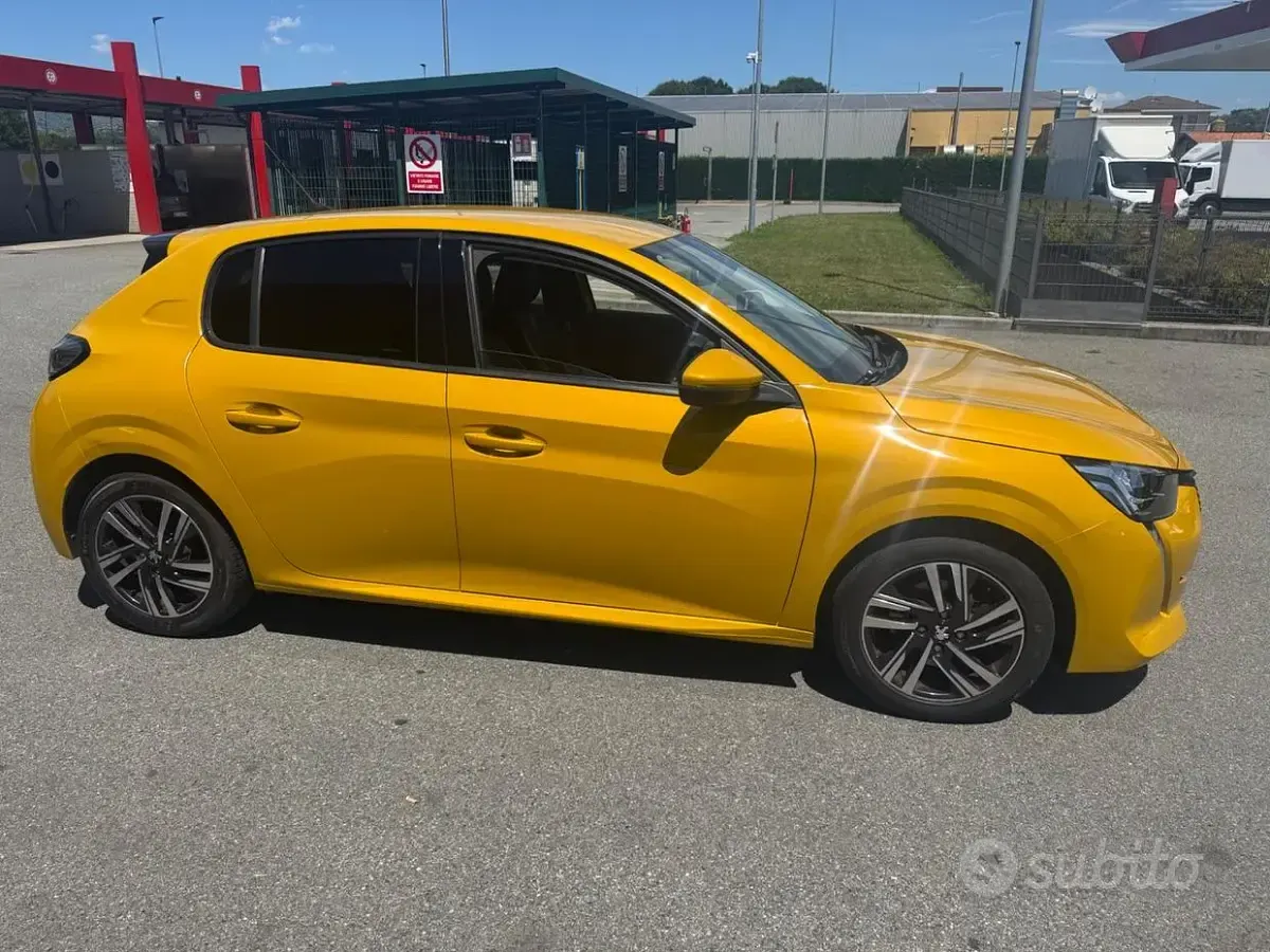 Usata Peugeot 208 Allure 101 CV (74 kW) 2020 Giallo Utilitaria