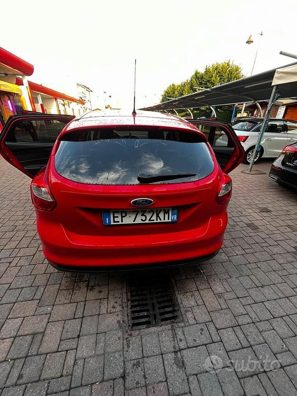Usata Ford Focus Titanium 116 CV (85 kW) 2012 Rosso Berlina