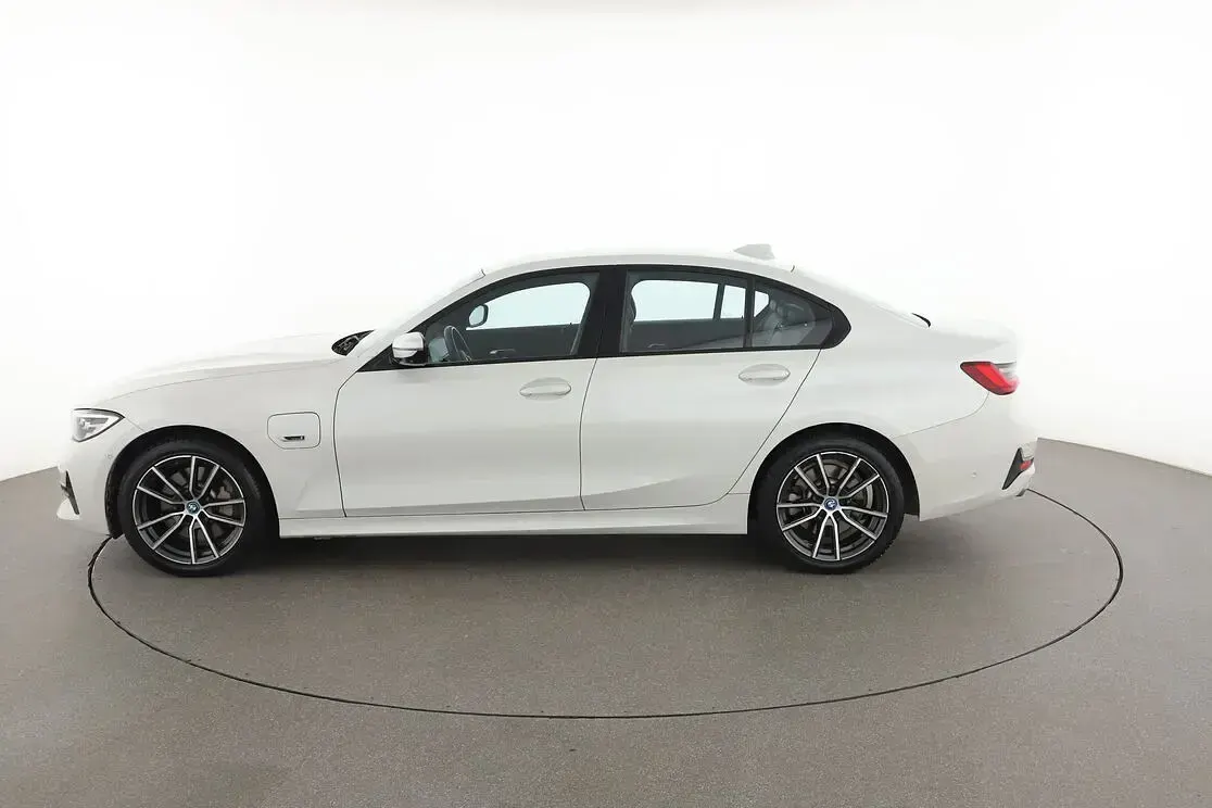 Usata BMW 330 Advantage 252 CV (185 kW) 2021 Bianco Berlina