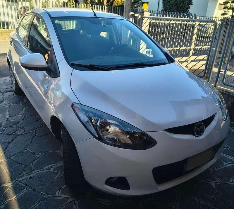 Usata Mazda 2 86 CV (63 kW) 2010 Bianco Utilitaria