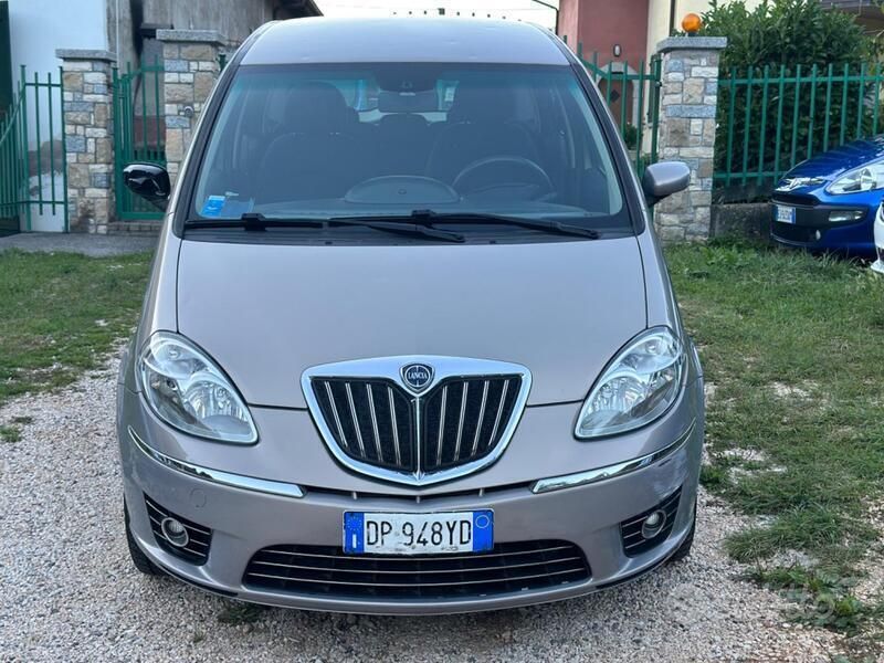 Usata Lancia Musa 95 CV (69 kW) 2008 Grigio Monovolume