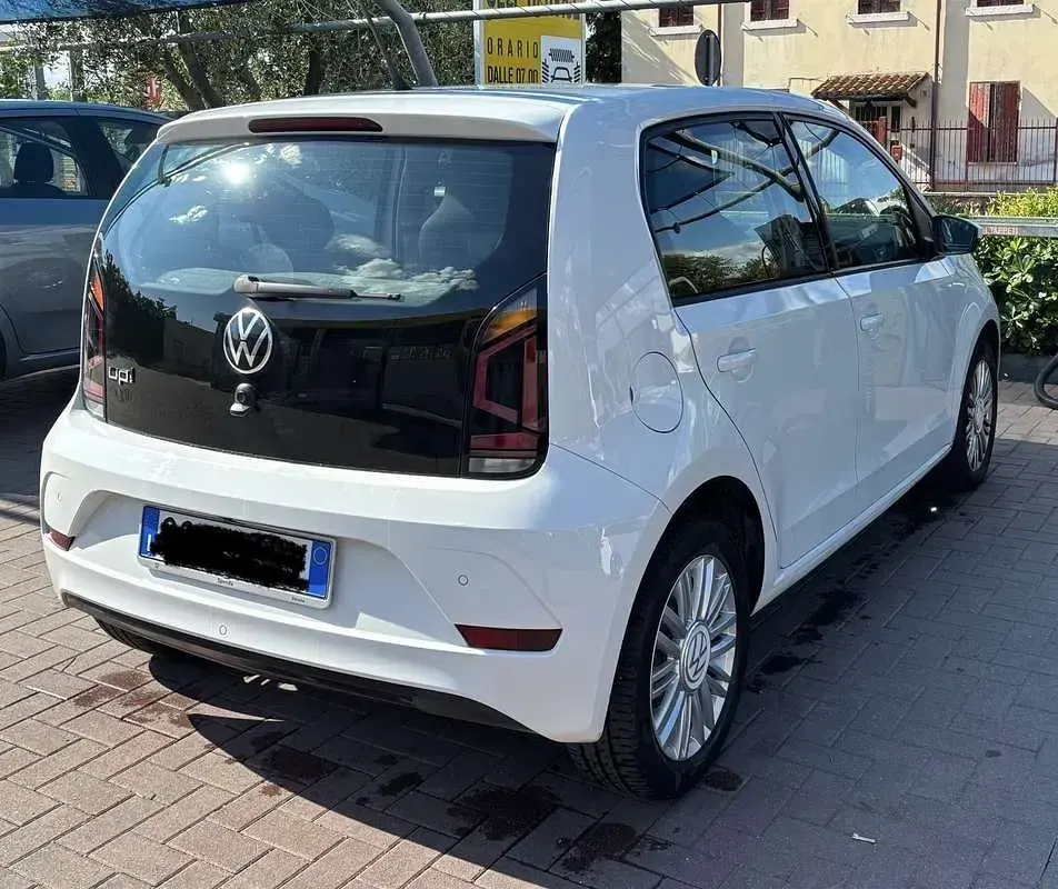 Usata VW up! Highline 75 CV (55 kW) 2022 Bianco Utilitaria