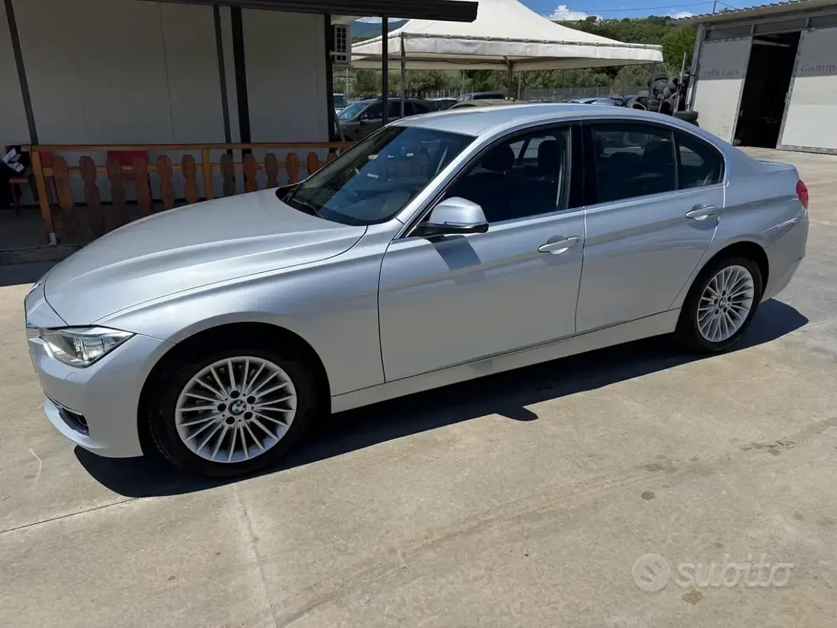 Usata BMW 318 143 CV (105 kW) 2012 Grigio Berlina