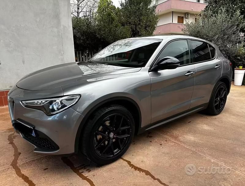 Usata Alfa Romeo Stelvio Executive 201 CV (147 kW) 2017 Grigio SUV
