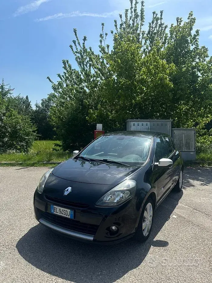 Usata Renault Clio IV Dynamique 75 CV (55 kW) 2012 Nero Berlina