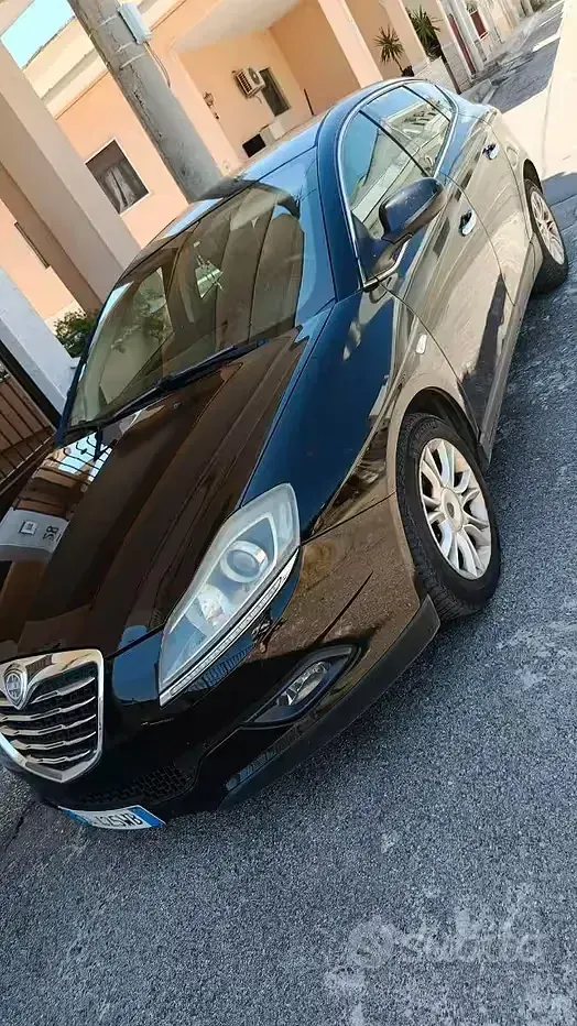 Usata Lancia Delta 120 CV (88 kW) 2013 Utilitaria