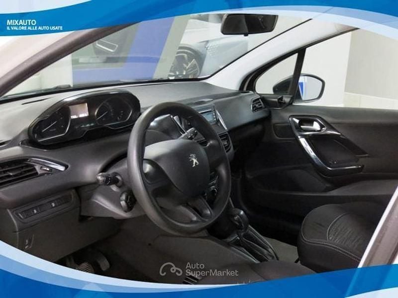 Usata Peugeot 208 Access 75 CV (55 kW) 2016 Bianco pastello Utilitaria