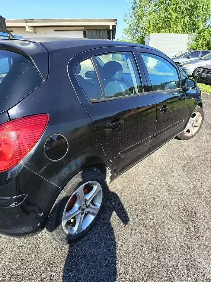 Usata Opel Corsa 69 CV (50 kW) 2007 Nero Utilitaria