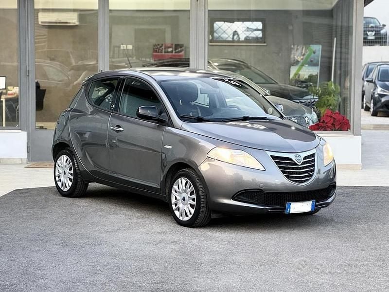 Grigio Usata 2014 Lancia Ypsilon Platinum Due volumi | 6999 € (Buon prezzo) - Immagine 1/1