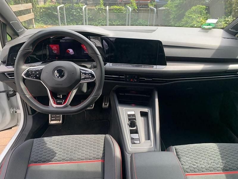 Usata VW Golf VIII GTI 300 CV (220 kW) 2022 Bianco Utilitaria
