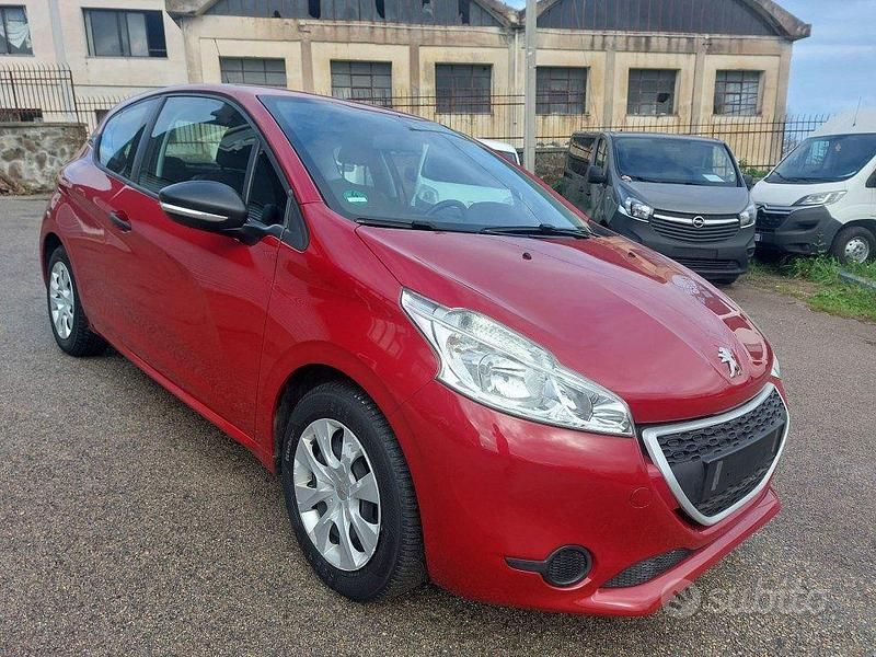 Usata Peugeot 208 68 CV (50 kW) 2014 Bordeaux Utilitaria
