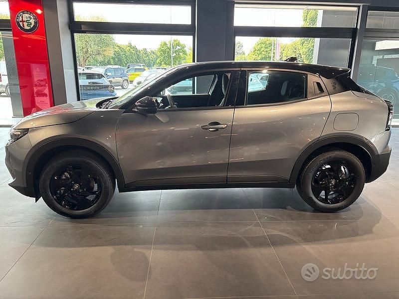 Nuova Alfa Romeo Junior 136 CV (100 kW) 2025 Grigio SUV